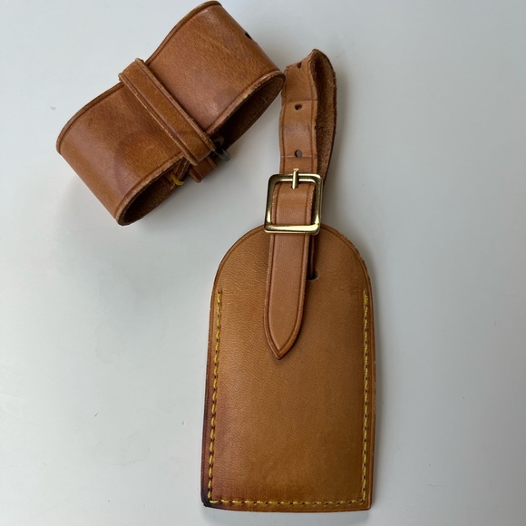 Louis Vuitton Luggage Name Tag with LV Buckled Poignet Vechetta Leather Cuff - Picture 5 of 7